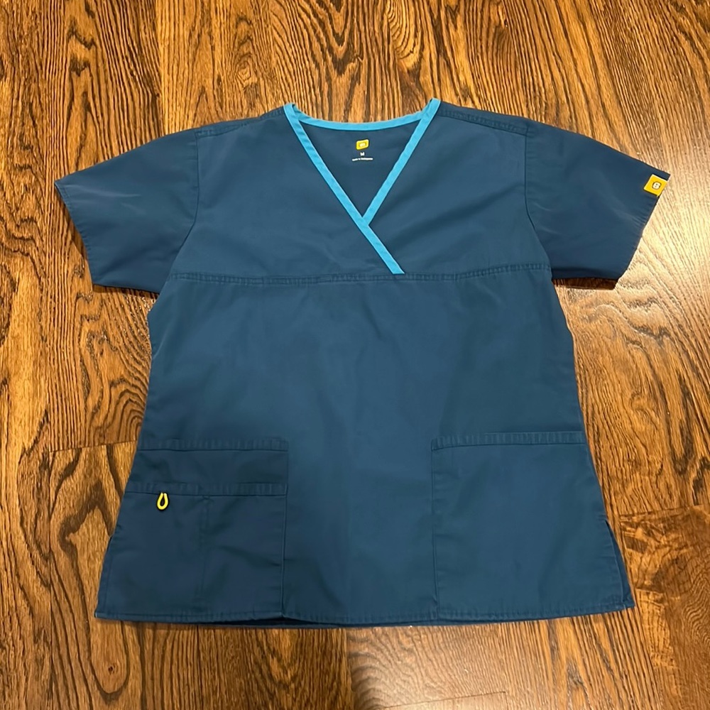 Scrub top